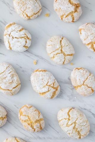 ricciarelli italian almond cookies